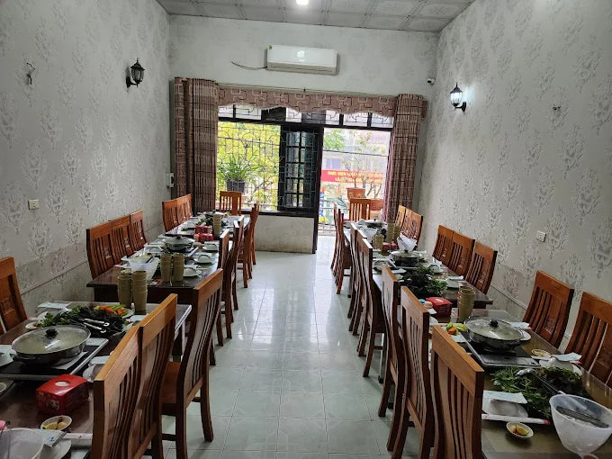 Nhà Hàng Phủ Lý